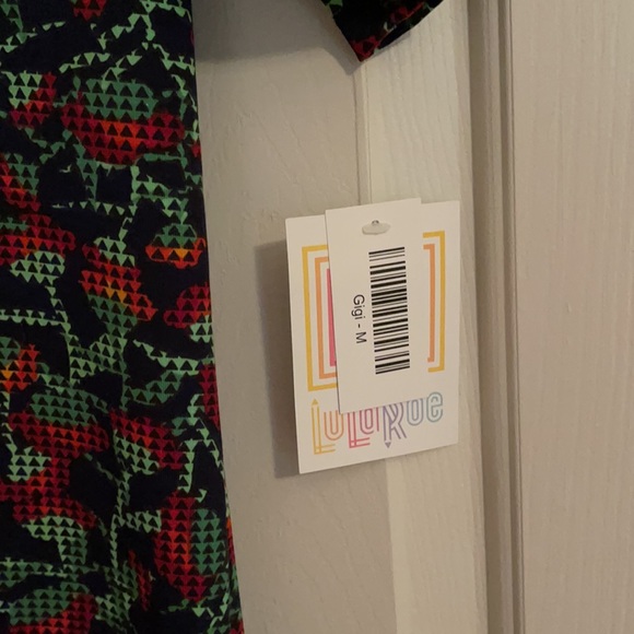 NWT LuLaRoe GiGi shirt size medium - Picture 2 of 3